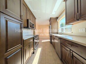 1155 Holly St in Alameda, CA - Building Photo - Building Photo