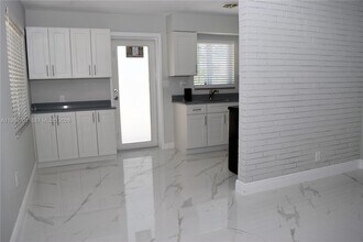 622 NE 6th St in Hallandale Beach, FL - Building Photo - Building Photo