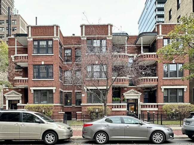 property at 441 W Melrose
