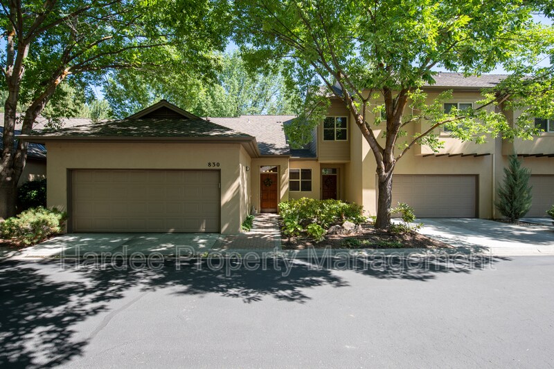 830 E Riverpark Ln in Boise, ID - Building Photo