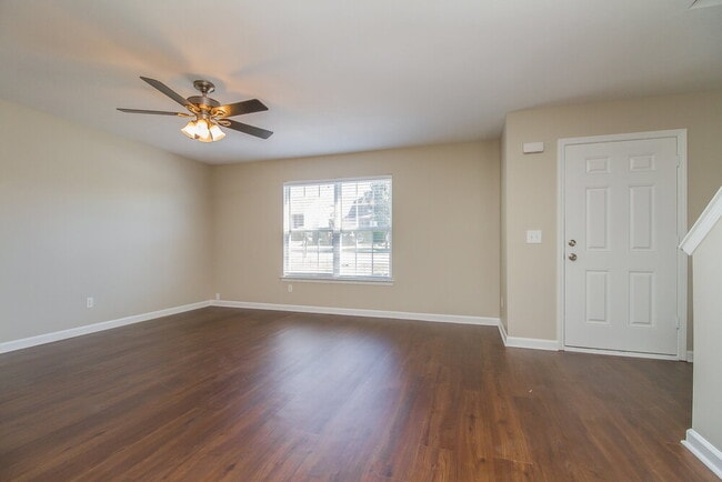 702 Holland Ridge Dr in La Vergne, TN - Building Photo - Building Photo