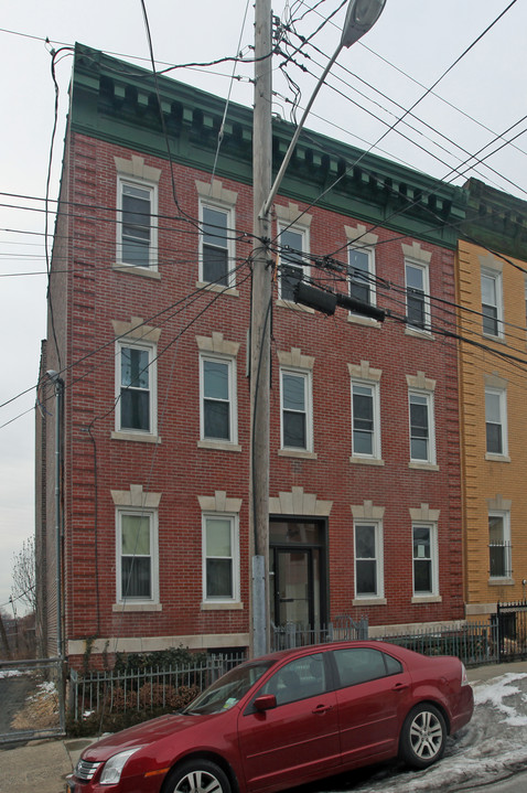 8 N High St in Mount Vernon, NY - Foto de edificio