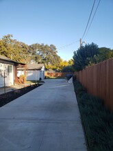 214 Las Flores Ave in Modesto, CA - Building Photo - Building Photo