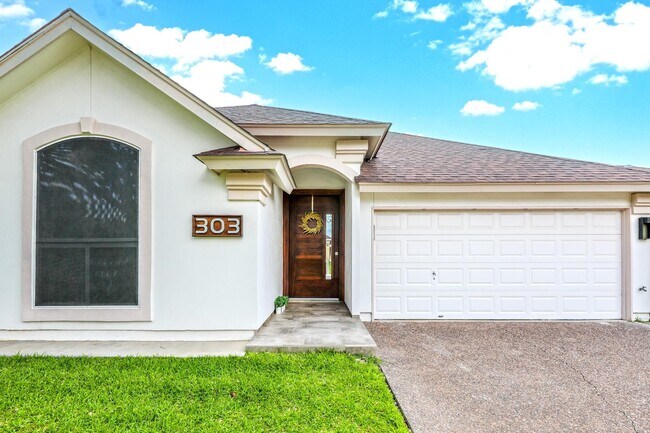 303 Cinnamon Teal Loop in Laredo, TX - Building Photo - Building Photo