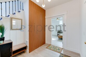 907 S Ainsworth Ave in Tacoma, WA - Foto de edificio - Building Photo