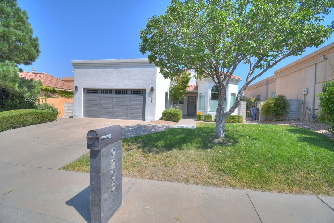 9205 Preston Trail NE in Albuquerque, NM - Building Photo