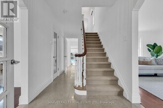 111 Strathallan Blvd in Toronto, ON - Building Photo - Building Photo