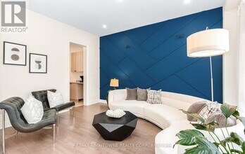 3294 Millicent Ave in Oakville, ON - Building Photo - Building Photo
