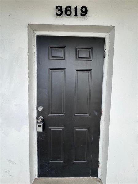 3611 N Dixie Hwy in Oakland Park, FL - Foto de edificio - Building Photo