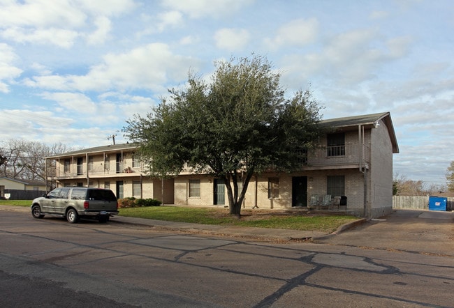 Lancelot Villa in Ennis, TX - Foto de edificio - Building Photo