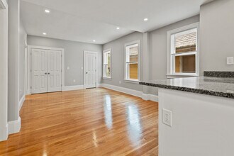 16 Clifton St, Unit 1 in Boston, MA - Building Photo - Building Photo