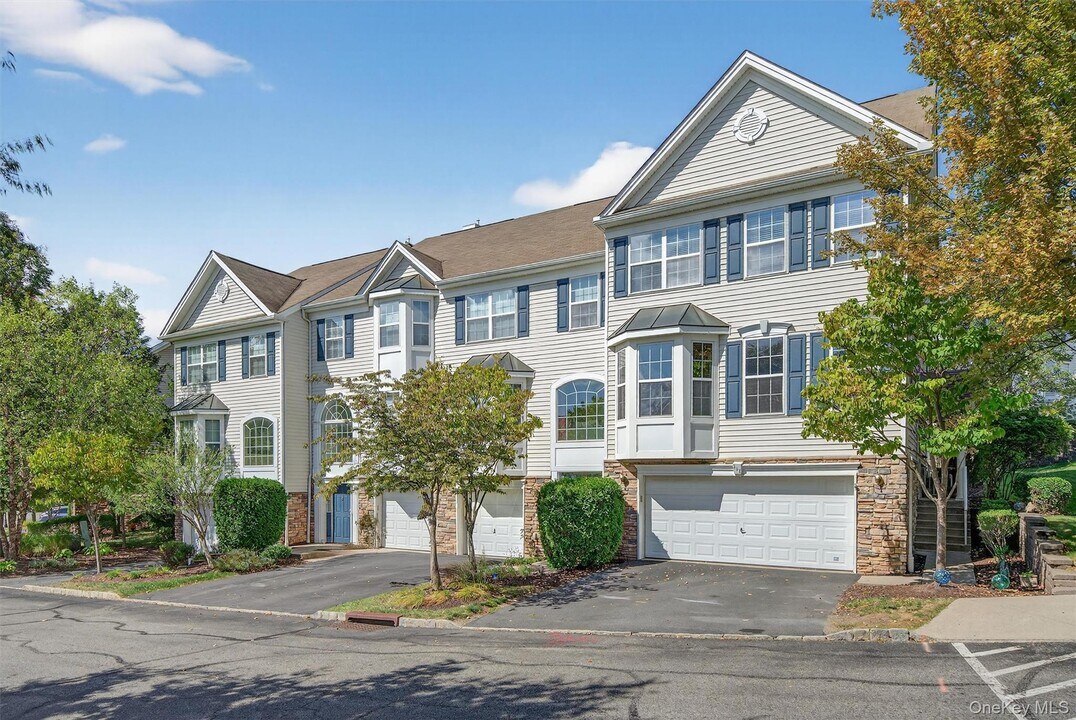 113 Barr Ln in Monroe, NY - Building Photo