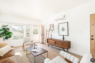 5847 1/2 Ernest Ave in Los Angeles, CA - Building Photo - Building Photo