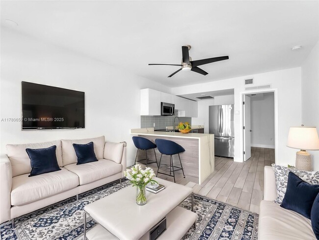 1000 7th St in Miami Beach, FL - Foto de edificio - Building Photo