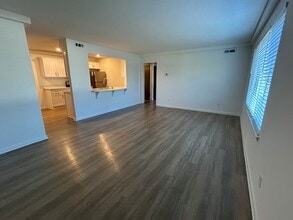 Peakland Apartments in Lynchburg, VA - Foto de edificio - Building Photo