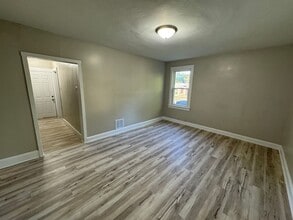 927 N Elm Ave in Webster Groves, MO - Building Photo - Building Photo