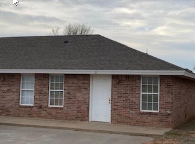 2301 Lynn Ln in Weatherford, OK - Building Photo - Building Photo