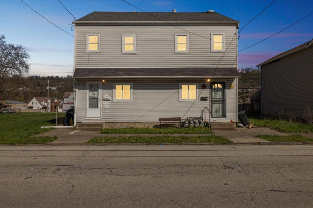 420 Pacific St in McKeesport, PA - Building Photo