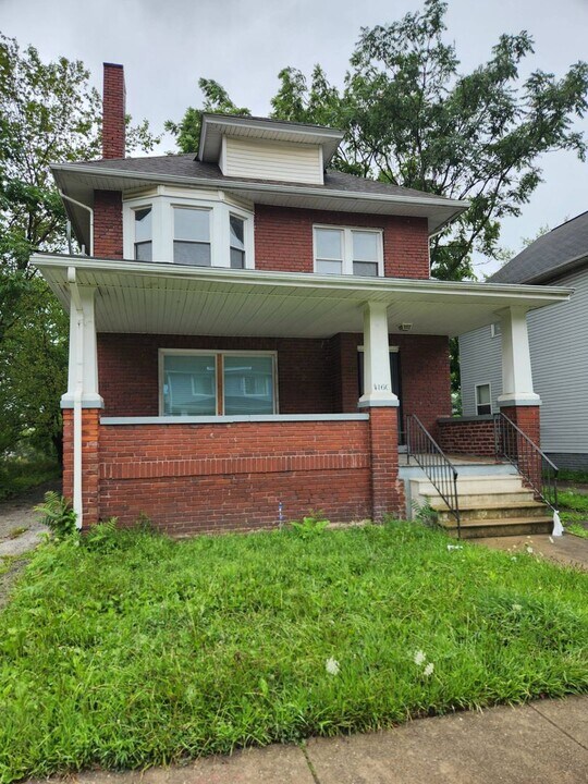 4160 E 99th St in Cleveland, OH - Foto de edificio