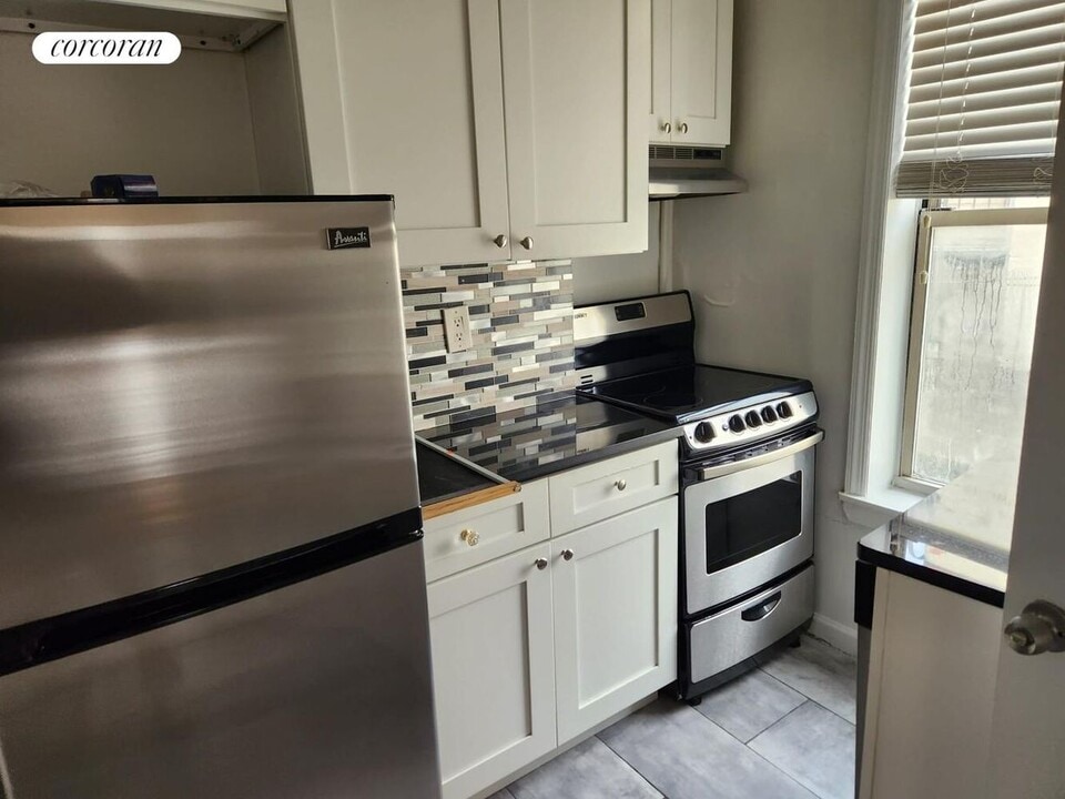 304 W 147th St in New York, NY - Building Photo