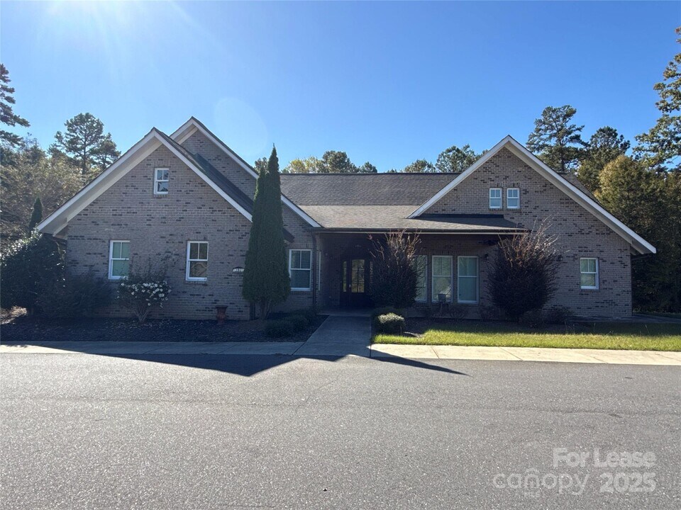 13931 Thompson Rd in Charlotte, NC - Building Photo