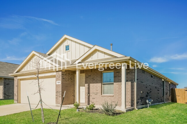 1033 Crestview Dr in Hutchins, TX - Building Photo - Building Photo