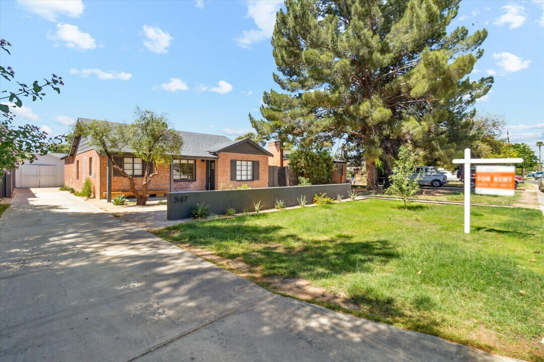 347 W Roma Ave in Phoenix, AZ - Building Photo