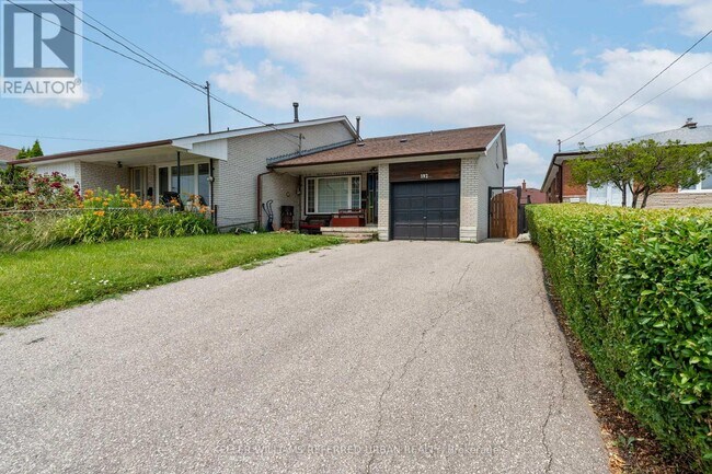 192 Giltspur Dr in Toronto, ON - Building Photo - Building Photo