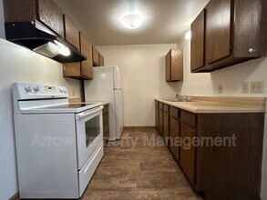 910 East E Street in McCook, NE - Building Photo - Building Photo