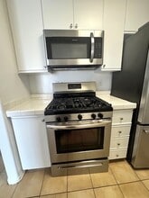 3861 Vinton Ave, Unit 304 in Culver City, CA - Building Photo - Building Photo