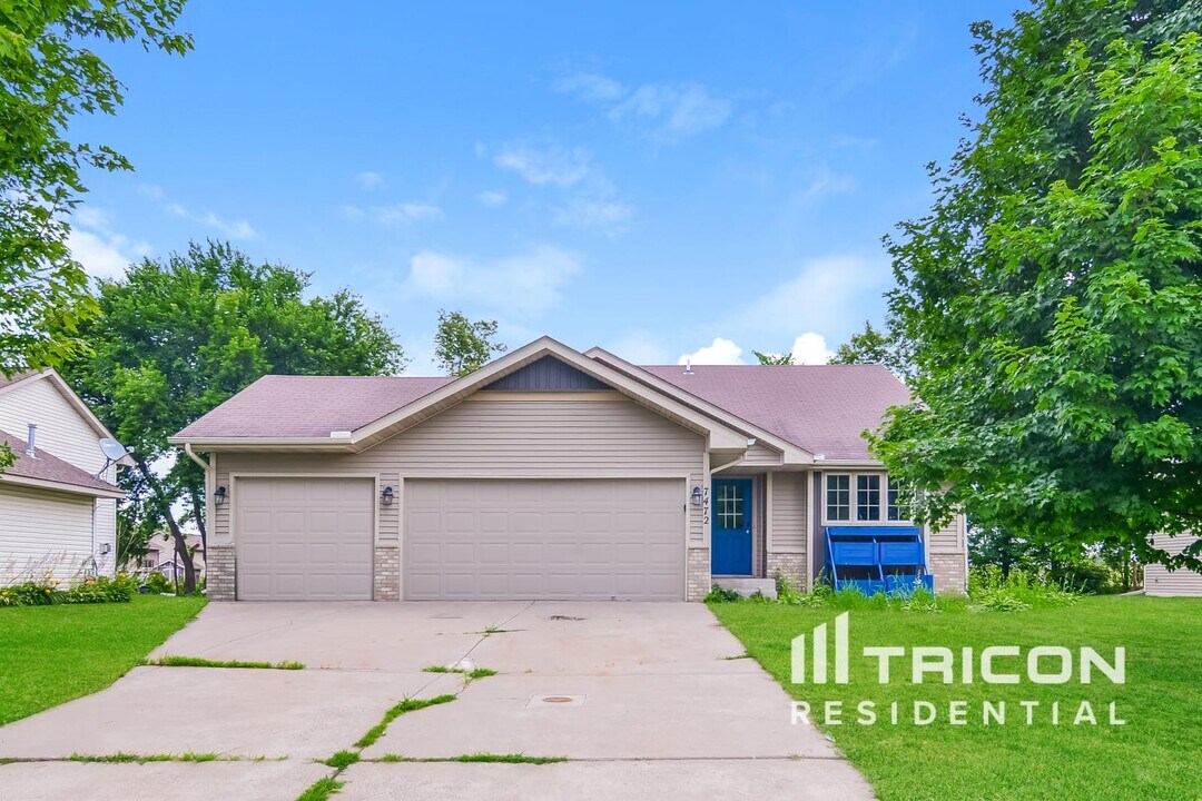 7472 Large Ave NE in Albertville, MN - Building Photo