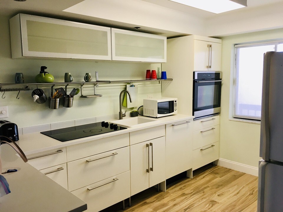 3000 Presidential Way-Unit -303 in West Palm Beach, FL - Building Photo