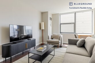 77 W Huron St in Chicago, IL - Building Photo - Building Photo