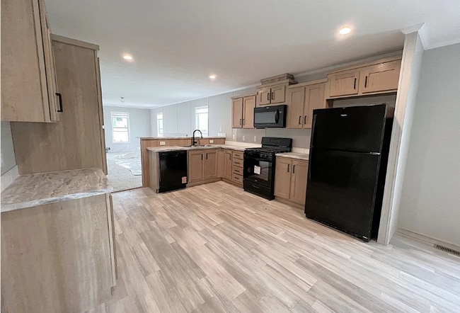 6588 N Hampshire Dr in Holly, MI - Foto de edificio - Building Photo