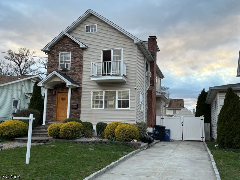 136 Springfield Rd in Elizabeth, NJ - Building Photo