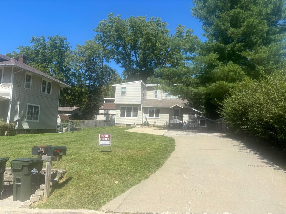 1330 E Davenport St in Iowa City, IA - Building Photo