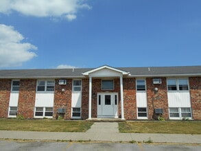 6557 Lincoln Ave in Lockport, NY - Foto de edificio - Building Photo