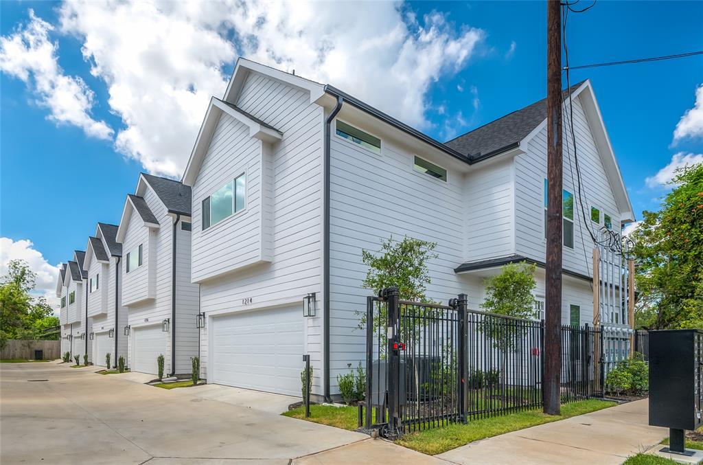 1214 Mcneil St in Houston, TX - Building Photo