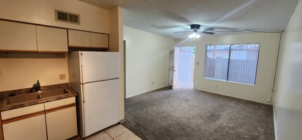 1041 N Mesa Dr in Mesa, AZ - Building Photo - Building Photo