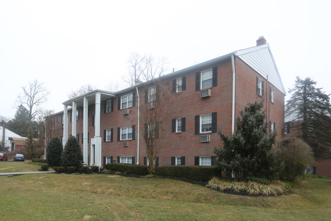 Goshen Manor in West Chester, PA - Foto de edificio