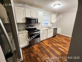 422 Mill St in Coraopolis, PA - Building Photo