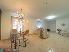289 SW 3rd Ct in Deerfield Beach, FL - Building Photo - Building Photo