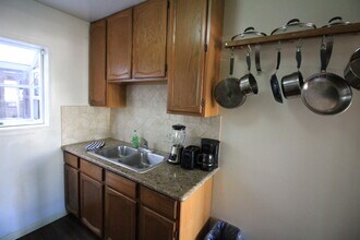 2826 Mission Blvd, Unit 3 in San Diego, CA - Foto de edificio - Building Photo