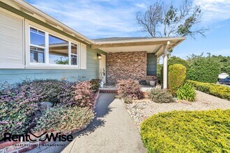 612 Barneson Ave in San Mateo, CA - Building Photo - Building Photo