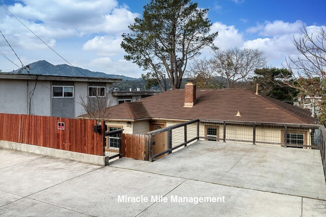117 Jewell Ct in San Rafael, CA - Foto de edificio - Building Photo
