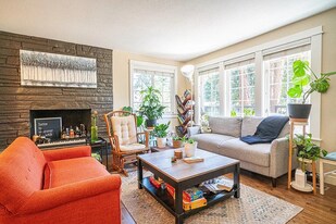 13341 31st Ave NE in Seattle, WA - Building Photo