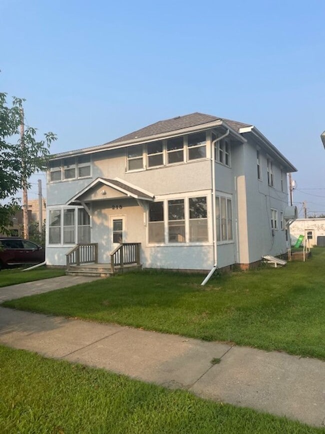 property at 215 N 5th St