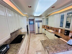 6001 N Ocean Dr in Hollywood, FL - Building Photo - Building Photo