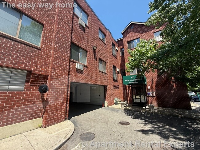 373 Highland Ave in Somerville, MA - Building Photo - Building Photo