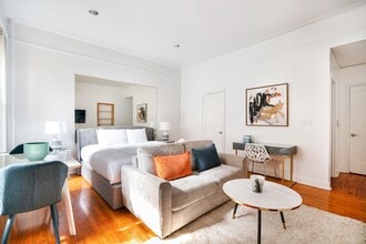 210 W 17th St in New York, NY - Building Photo - Building Photo